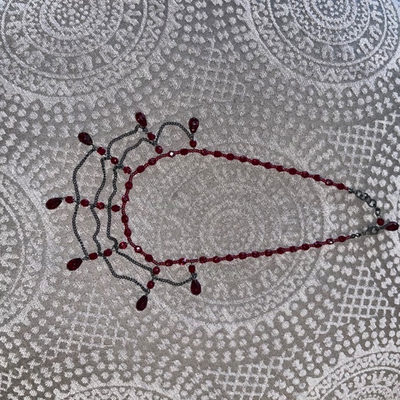 ROMANTIC GARNET-COLORED TEARDROP DRAPE BIB NECKLACE - Picture 8 of 9